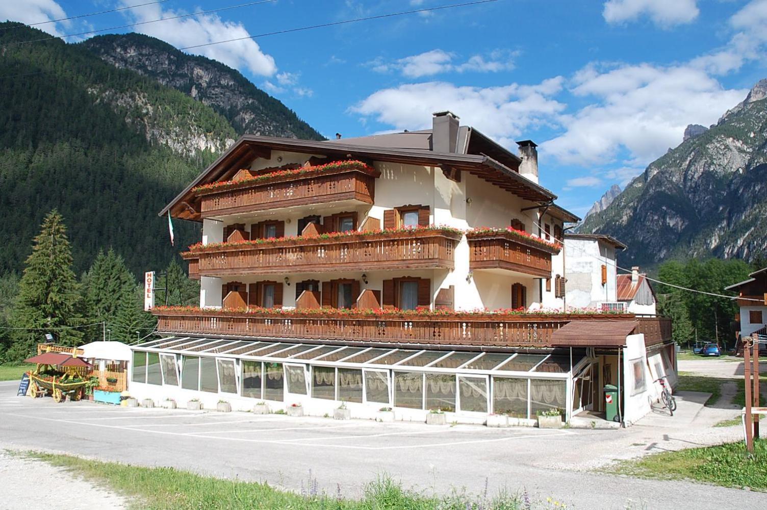 Albergo Ristorante Cacciatori Ауронцо ди Кадоре Екстериор снимка